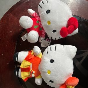 hello kitty plushy‘s